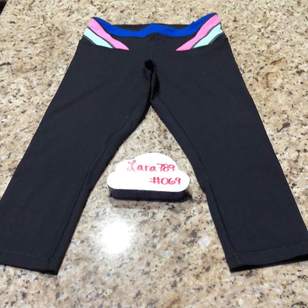 Lululemon Reversible Crop - Picture 6 of 16